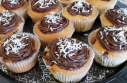 Muffins com gotas de chocolate e coco